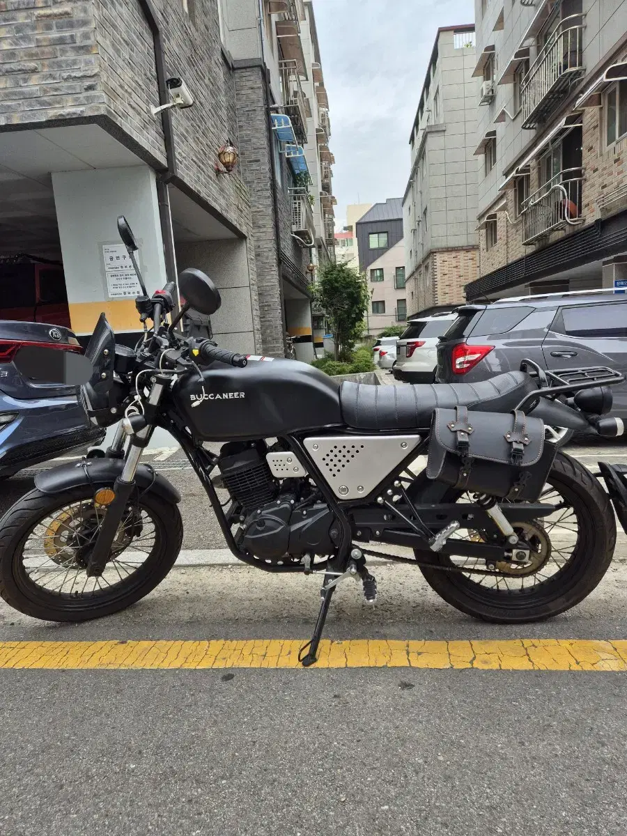 20년식 부캐너125CC 8천키로 팝니다.